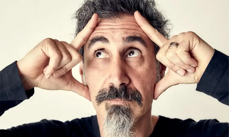 Serj Tankian, Vocalista do System of a Down, Lança Livro pela Buzz Editora