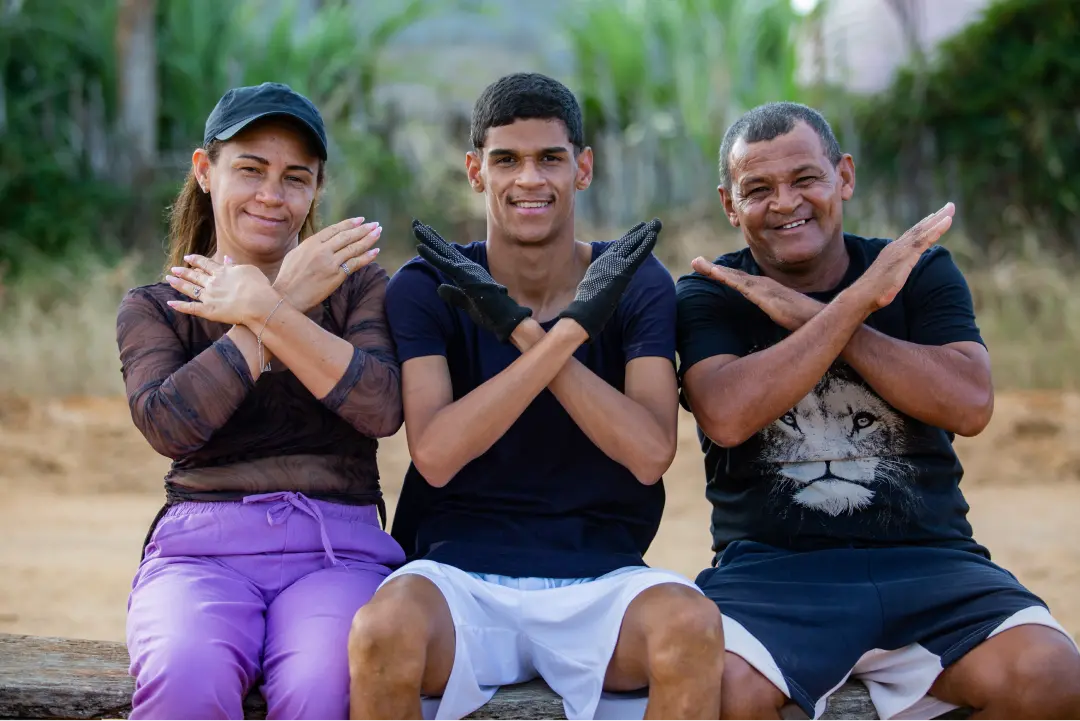 Imagem promocional da série de Luva de Pedreiro