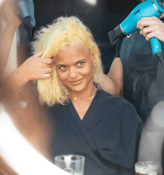 Thainá Duarte em preparação em para o filme Geni e o Zepelim