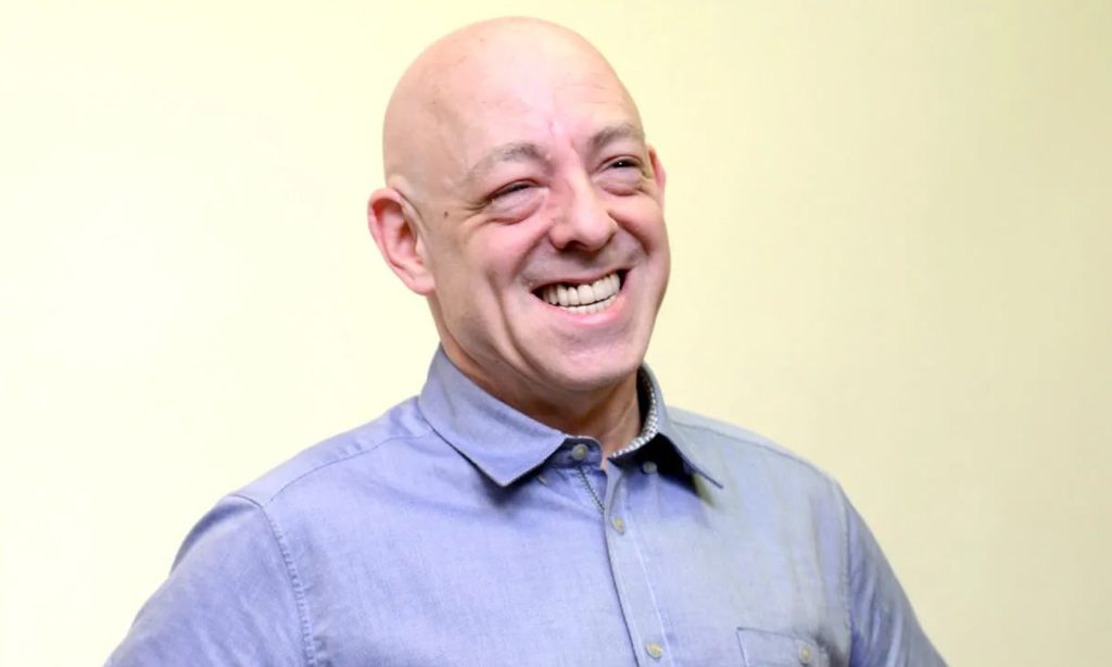 CCXP26 confirma Brian Michael Bendis, cocriador de Miles Morales, no Artists' Valley