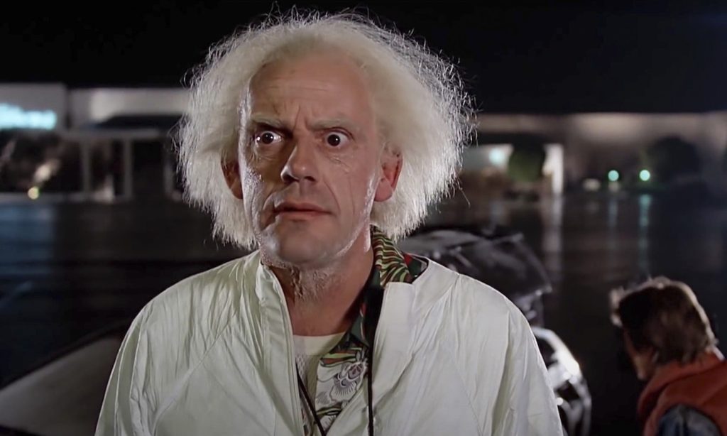 CCXP26 confirma Christopher Lloyd, o Doc Brown de De Volta para o Futuro, pela primeira vez no Brasil